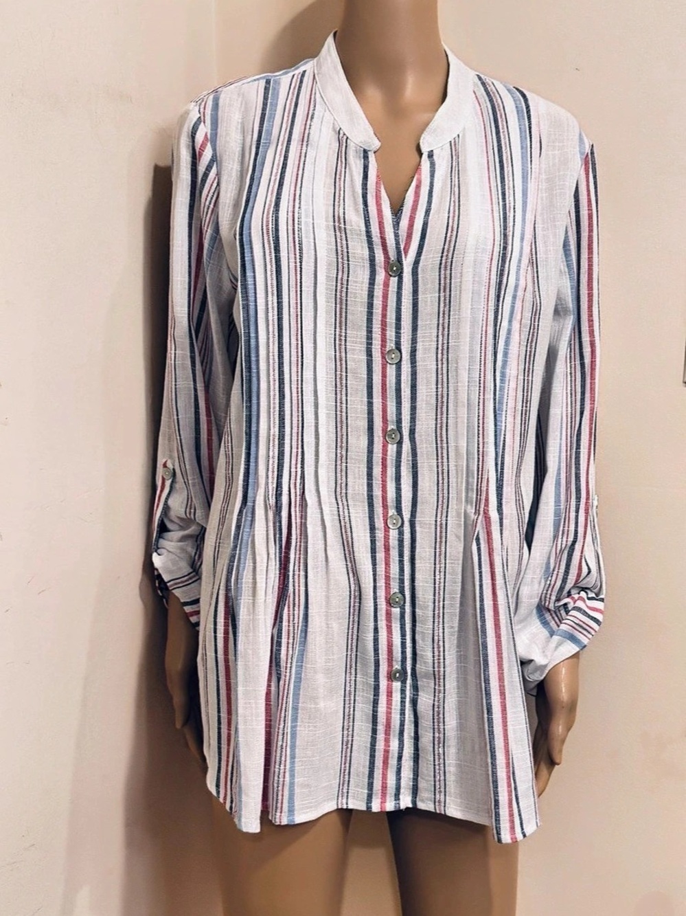 Ruby Rd. Striped Button Down Shirt in White & Blue Medium Like New